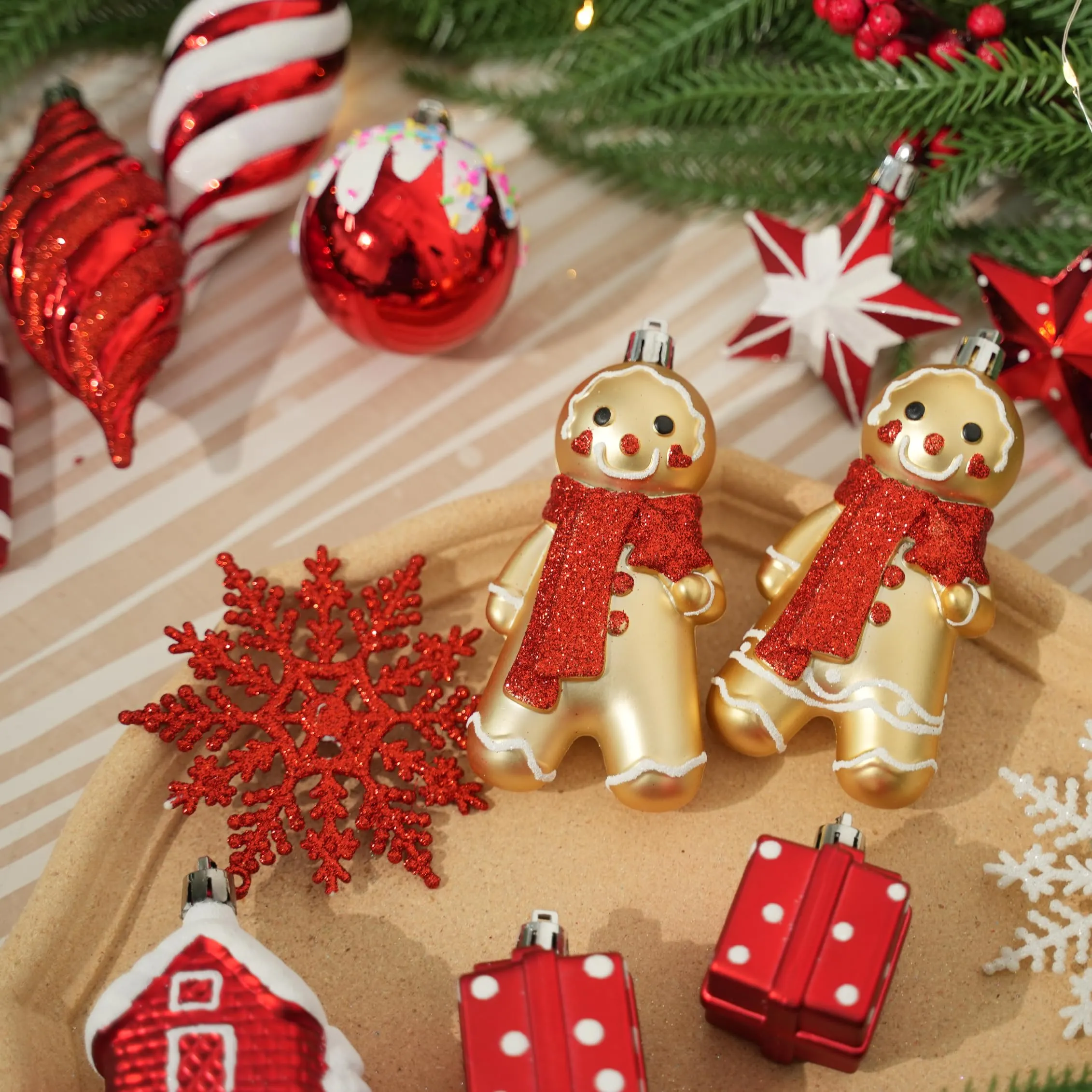 65pcs Red and White Gingerbread Man Gift Decoration Set