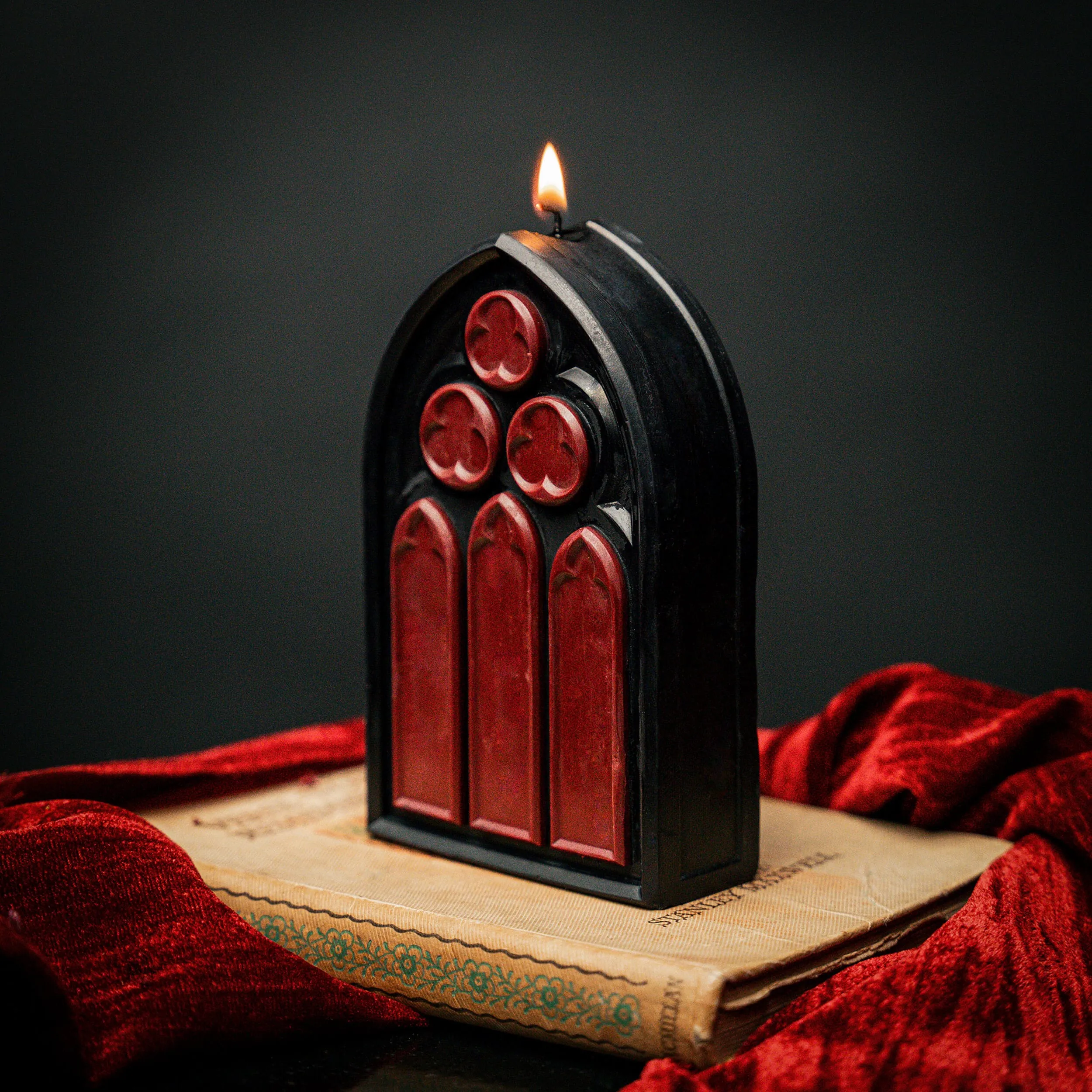 Morana Gothic Arch Candle